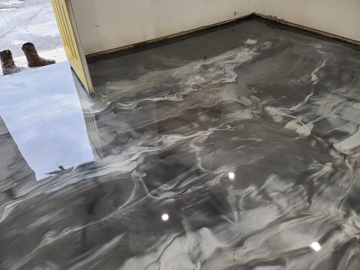 Gray and white metallic floor with a glossy swirled finish
