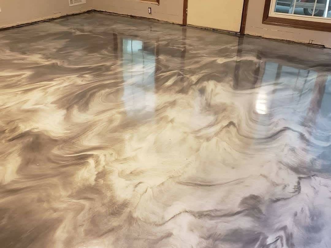 Swirled tan and charcoal metallic epoxy floor in a finished room